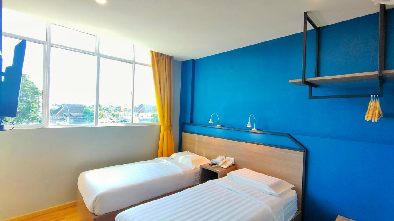 Uptown Hotel Semporna Exterior photo
